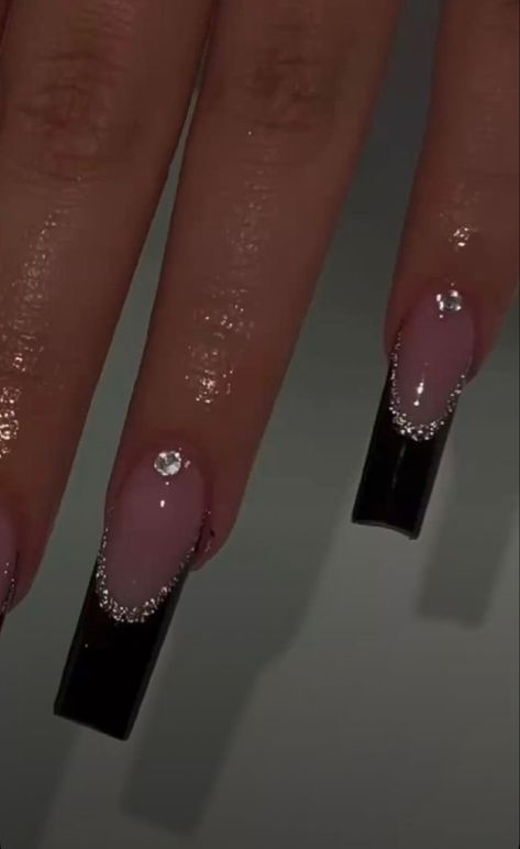 Y2k Nails With Rhinestones, Y2k Nails Mid Length, Nail Ideas Y2k Black, Easy Y2k Nail Designs, Y2k Nails Acrylic Long Black, Edgy Y2k Nails, Coffin Acrylic Nails Y2k, Plain Y2k Nails, Nail Ideas Y2k Long Black