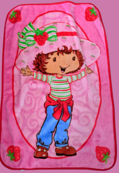 Strawberry Shortcake Blanket, 2000s Strawberry Shortcake, Thrift Manifest, Strawberry Stuff, Berry Shortcake, Strawberry Shortcake Cartoon, Strawberry Shortcake Birthday, Light Pink Hair, Strawberry Shortcake Characters