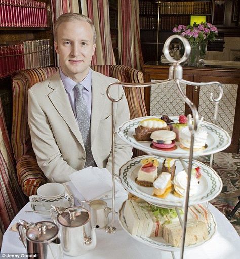 Etiquette expert William Hanson reveals how to behave while enjoying a traditional English afternoon tea English High Tea, High Tea Food, Tea Etiquette, Tea Party Sandwiches, English Afternoon Tea, Tea And Crumpets, English Tea Party, Afternoon Tea Recipes, High Tea Party