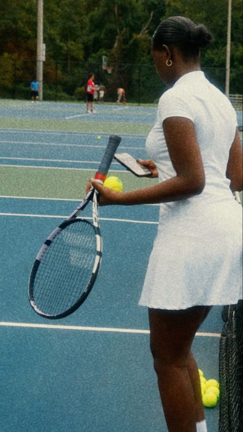 Tennis outfit , tennis dress, tennis aesthetic, tennis oldmoney, tennis vintage Female Tennis Player Aesthetic, Tennis Summer Aesthetic, Tennis Asethic, Black Tennis Players, Tennis Aesthetic Black Woman, Tennis Black Women, Tennis Outfit Black Women, Playing Tennis Aesthetic, Vintage Tennis Aesthetic