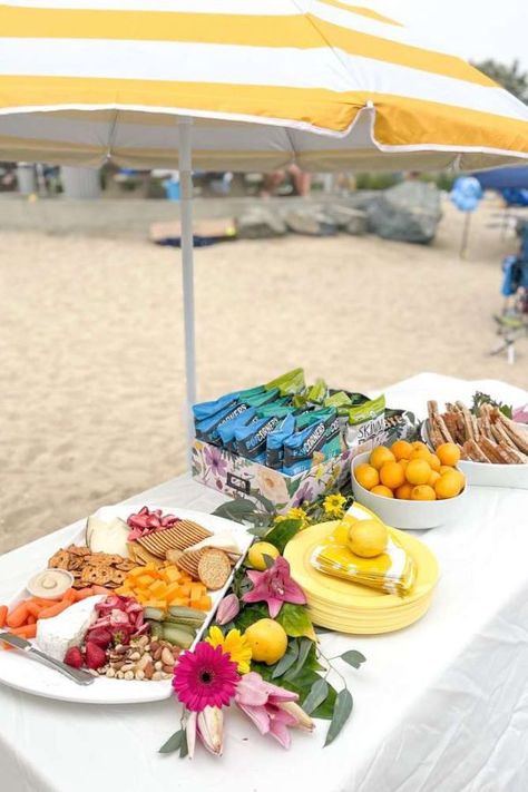 Beach Party Set Up Ideas, Beach Food Party, Beach Party Set Up, Beach Birthday Party Aesthetic, Beach Party Snacks, Beach Birthday Party Ideas, Beach Theme Food, Beach Barbeque, Backyard Beach Party