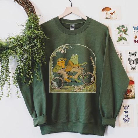 Disney The Fox and The Hound Shirt, Disney Trip Shirt, Animal Kingdom Shirt sold by DanieBell | SKU 41244753 | Printerval Disney Trip Shirts, Cottagecore Outfits, Classic Book, Fashion Aesthetics, Frog And Toad, Cottagecore Aesthetic, Sweatshirt Vintage, Travel Shirts, Really Cute Outfits