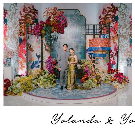 The Engagement of Yolanda & Yohandri Beautifully lensed by @gerrykrista Styling by… | Instagram Peranakan Wedding Decoration, Engagement Venue Decorations, Chinese Engagement Decoration, Chinese Wedding Backdrop, Crazy Rich Asians Wedding, Sangjit Decoration, Backdrop Engagement, Asian Wedding Decor, Chinoiserie Wedding