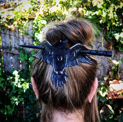 Nevermore Raven Custom Leather Hair Slide w/ by LunationLeathers Nevermore Raven, Street Styl, Felted Birds, Raven Hair, Mini Top Hats, Steampunk Gadgets, Men Jewellery, Goth Accessories, Mini Top