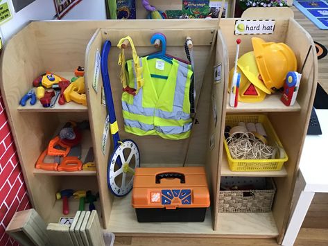 Building Role Play Area, Construction Role Play Area, Preschool Construction Area Ideas, All About Me Role Play Area, Construction Role Play, Construction Pretend Play, Construction Site Play Area, Preschool Role Play Ideas, Role Play Areas Eyfs Home Corner