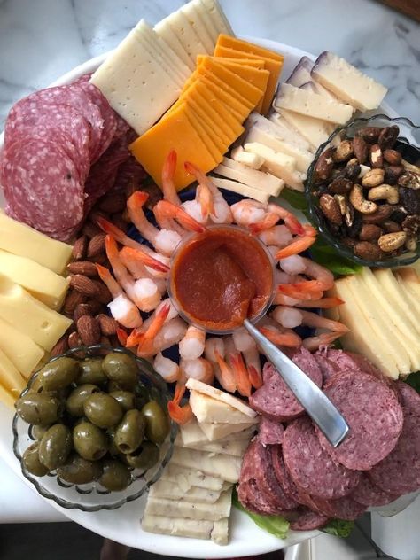 Charcuterie board with shrimp and olives. Charcuterie Boards With Shrimp, Crab Charcuterie Board, Shrimp Cocktail Charcuterie Board, Shrimp Charcuterie Board Ideas, Charcuterie Board With Shrimp, Shrimp Charcuterie Board, Charcuterie Bouquet, Char Board, Superbowl Recipes