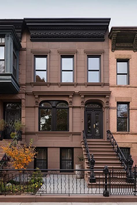 Tour this elegant Brooklyn Brownstone | Wallpaper New York Brownstone Interior, Brownstone Floor Plan, Victorian Brownstone, Brooklyn Brownstone Interior, Brownstone Exterior, Manhattan Brownstone, Chicago Brownstone, Houses In New York, Boston Brownstone