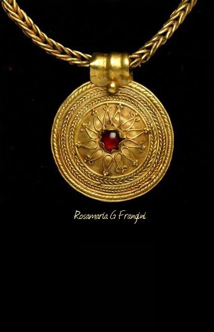 Ancient Gold Jewelry, Hellenistic Jewelry, Assamese Jewellery, Gold Necklace With Pendant, Ancient Necklace, Gold Pendants For Men, Ancient Greek Jewelry, Gold Temple Jewellery, Antique Necklaces Design