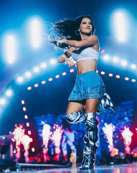 Becky G Outfits Concert, Becky G Concert, Amber Heard Hair, Becky G Style, Becky G Outfits, Concert Outfits, Becky G, Amber Heard, Stage Outfits