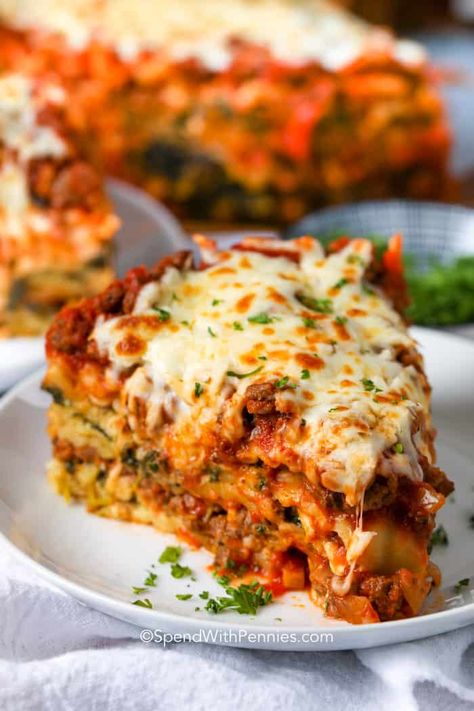 Instant Pot Lasagna has layers of cheese, spinach, savory meat sauce, and noodles. Add in mushrooms or bell peppers for extra flavor and color! #spendwithpennies #instantpotlasagna #recipe #maindish #pressurecooker #easy Taco Lasagne, Cream Cheese Lasagna, Lasagna With Cottage Cheese, Classic Lasagna Recipe, Salads Ideas, Best Lasagna Recipe, Best Lasagna, Baked Lasagna, Lasagna Ingredients