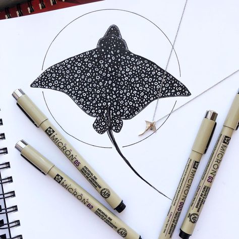 Kohola Kai Creative 🌺 Tracie on Instagram: “Hihimanu is a hawaiian word meaning "magnificent” or “elegant bird" and is used to refer eagle rays. Quite a fitting name for such graceful…” Spotted Eagle Ray Drawing, Eagle Ray Drawing, Spotted Eagle Ray Tattoo, Eagle Ray Tattoo, Spotted Eagle Ray, Ray Tattoo, Arm Tattoo Ideas, Eagle Ray, Hip Tattoos