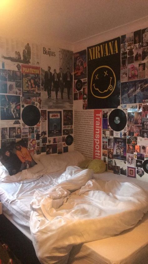 Room Decor Ideas Vintage Aesthetic, Grunge Room Music, Rockstar Bedroom Ideas, Grunge Bedroom Ideas Punk Rock, Guy Room Aesthetic, Masc Bedroom, Boho Grunge Bedroom, Room Ideas Street Style, Door Ideas For Bedroom