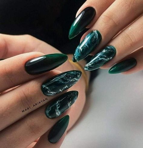 Emerald Nails, Unghie Sfumate, Unghie Nail Art, Dark Green Nails, Nagel Tips, Glow Nails, Pretty Nail Art Designs, Black Nail, Pretty Nail Art