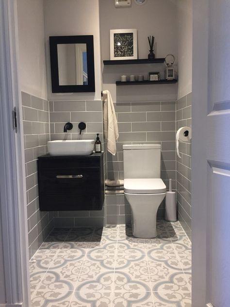 Wc Decoration, Small Downstairs Toilet, Small Bathroom Inspiration, Modern Bathroom Renovations, Toilet Room Decor, Small Toilet Room, Downstairs Loo, Toilet Room, Small Bathroom Makeover