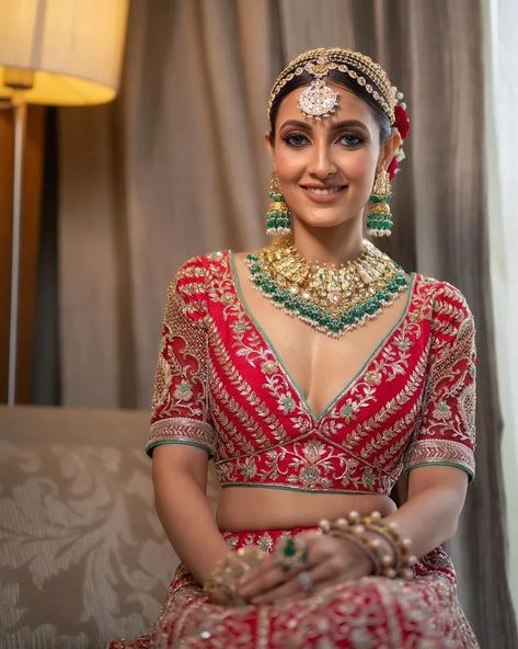 Stylish And Trending V-Neck Blouse Designs To Bookmark Portraits Ideas, Indian Wedding Fashion, Latest Bridal Lehenga, Backless Blouse Designs, Lehenga Blouse Designs, Wedding Blouse Designs, Bridal Poses, Bridal Outfit, Wedding Blouse