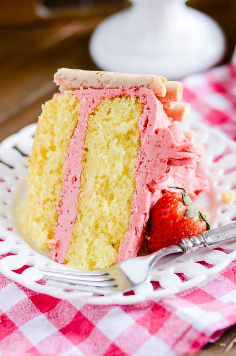 Light and fluffy lemon cake with a dreamy homemade strawberry buttercream. The perfect spring dessert! Fluffy Lemon Cake, Pirouette Cookies, Strawberry Lemon Cake, Lemon Layer Cake, Lemon Layer Cakes, Layer Cake Recipes, Strawberry Frosting, Strawberry Buttercream, Spring Desserts