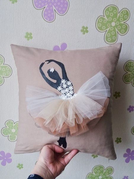 #Ballerina pillow #beige pillow #Girls room decor #Princess pillow #handmade #Best Buy Winding Road Crochet, Princess Pillow, Bow Pillows, Pillows Decorative Diy, Pink Dahlia, Beige Pillow, Pillow Crafts, Bantal Sofa, Cushion Cover Designs