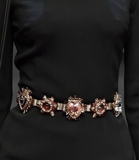 Baroque Aesthetic Fashion, Baroque Jewelry, Flower Belt, Mode Vintage, Looks Vintage, Fashion Details, Cute Jewelry, Runway Fashion, A Black