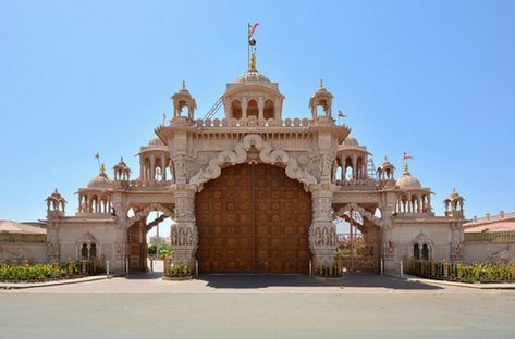 Temple Entrance Gate Design, Temple Gate Design, Temple Elevation, Swami Narayan Temple, Swami Narayan, Skylight Design, Compound Wall Design, House Architecture Styles, Indian Temple Architecture