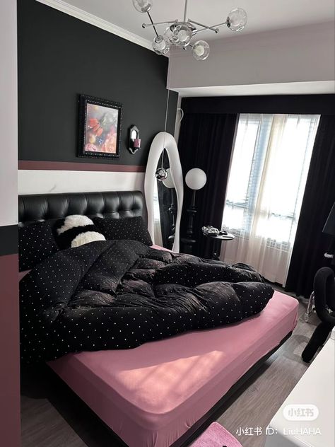 Girly Room Ideas For Women, Black Themed Bedroom, Girlie Apartment, Pink Black Bedrooms, Room Ideas Pastel, Apartment Decorating Room, Contrast Palette, Baddie Room Ideas, Cozy Maximalism