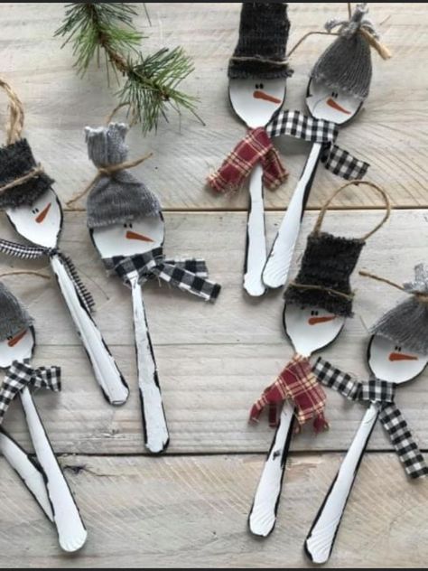 Santa Breakfast, Christmas Crafts Snowman, Cutlery Art, Christmas Spoons, Silverware Crafts, Snow Men, Spoon Crafts, Flower Christmas, Handmade Christmas Crafts