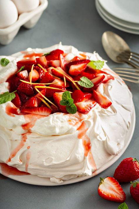 This meringue-based dessert has a crisp crust and soft, light inside. Topped with fresh whipped cream and juicy strawberries. It is a perfect, fresh dessert! #dessert#strawberries#fresh Dessert Strawberries, Strawberry Pavlova, Meringue Desserts, Mary Berry Recipe, Peach Melba, Pavlova Recipe, Basil Recipes, Tesco Real Food, Berries Recipes