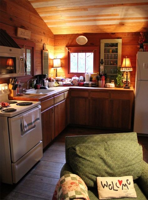 Cozy Cabin Kitchen, Rustic Cabin Kitchen, Cabin Inspiration, Rustic Kitchen Design, Cabin Interiors, Cabin Kitchens, Little Cabin, Tiny Cabin, Rustic Kitchen Decor