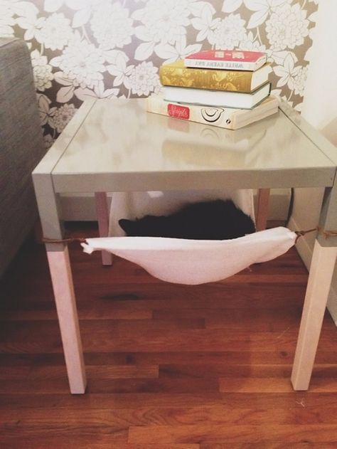 DIY Cat Hacks - Create An Under Table Cat Hammock - Tips and Tricks Ideas for Cat Beds and Toys, Homemade Remedies for Fleas and Scratching - Do It Yourself Cat Treat Recips, Food and Gear for Your Pet - Cool Gifts for Cats #cathacks #cats #pets Diy Cat Couch, Cat Diys, Diy Jouet Pour Chat, Fury Family, Dorms Decor, Diy Chat, Flea Remedies, Chat Diy, Diy Pet Bed