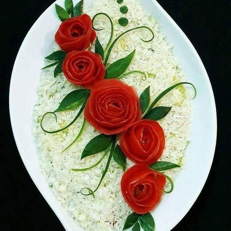 Easy Picnic Food, Food Garnish, Fruit Platter Designs, Decorações Com Comidas, Food Sculpture, Amazing Food Decoration, Catering Ideas Food, Amazing Food Art, Creative Food Art