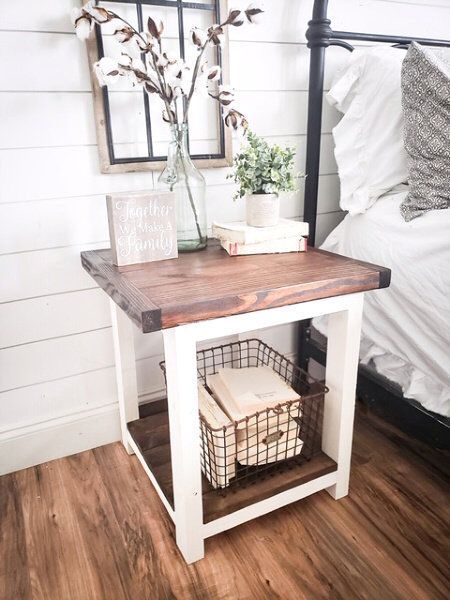 Farmhouse Night Stand, Farmhouse Night, Nightstand Rustic, Nightstand Bedroom, Design Ložnic, Farmhouse Nightstand, Rustic Nightstand, Bedroom Nightstand, Living Room Arrangements