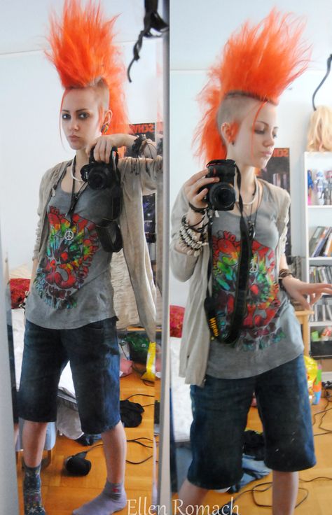 Punk Rock Girls, Makup Looks, Extreme Hairstyles, Punk Fashion Diy, Sci Fi Space, Punk Culture, Mohawks, Arte Punk, Punk Design