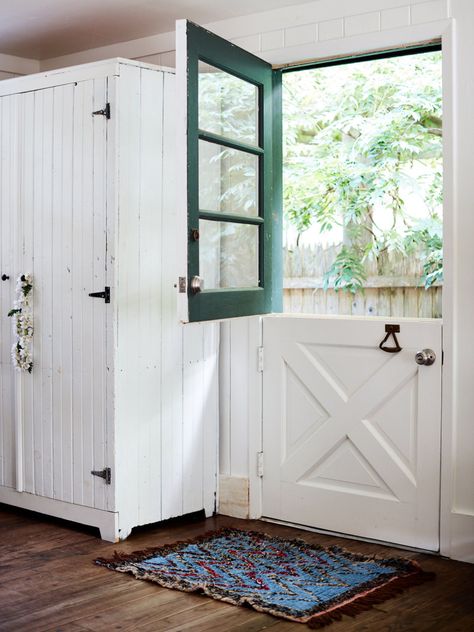 Exterior Dutch Door, Dutch Door Interior, Cottage Photography, Dutch Doors Exterior, Split Door, Backyard Studio, Dutch Door, Porch Design, Kitchen Doors