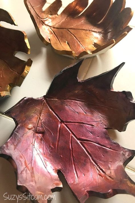 Create a beautiful Easy to make Fall Leaf Dish! This polymer clay (Sculpey clay) craft project uses a simple technique with pigment powders to create the look of fresh fall leaves. A simple way to add fall color with DIY home decor. #kenarry #ideasforthehome Polymer Clay Fall Leaves, Fall Clay Decorations, Thanksgiving Ceramics Ideas, Polymer Clay Thanksgiving, Fall Ceramic Ideas, Homemade Fall Decor, Fall Pottery Ideas, Fall Clay Ideas, Fall Leaves Crafts