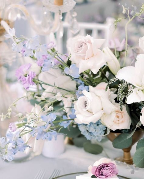 Rustic Winter Wedding Colors, Wedding Colors Dusty Blue, Wedding Flower Arrangements Purple, Weddings Decorations Elegant Romantic, Pastel Wedding Theme, Lilac Wedding Bouquet, Baby Blue Weddings, Blue Winter Wedding, Wedding Color Combinations