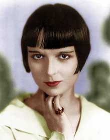 Louise Brooks circa 1927 colorized Cute Bob Haircuts, Cute Bob, Louise Brooks, Silent Film, Short Bob Hairstyles, Vintage Hollywood, Vintage Hairstyles, Bobs Haircuts, Old Hollywood