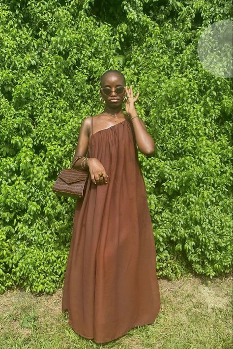 @kehinde_bb on twitter Modesty Dress, Chic Dress Classy, Knysna, African Inspired Clothing, African Print Dress Designs, Casual Chique, Elegant Dresses Classy, Effortlessly Chic Outfits, Classy Casual Outfits