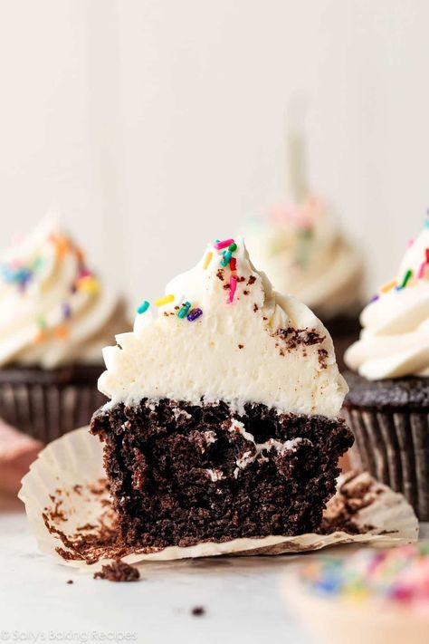 Simple to make and even easier to eat, these chocolate cupcakes with vanilla frosting will be your new favorite. They're extra moist with big chocolate flavor. Creamy vanilla buttercream and sprinkles finish them off! For best results, use natural cocoa powder and buttermilk in the cupcake batter. Recipe on sallysbakingaddiction.com Chocolate Cupcakes With White Frosting, Chocolate Cupcakes With Vanilla Frosting, Cupcake Batter Recipe, Vanilla And Chocolate Cupcakes, Christmas Party Snacks, Best Chocolate Cupcakes, Chocolate Cupcakes Moist, Baking Journal, Big Chocolate