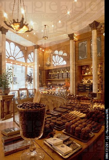 Shop Pictures, I Love Paris, Chocolate Shop, Yahoo Search, On Display, Store Fronts, Design Inspo, Afternoon Tea, Paris France