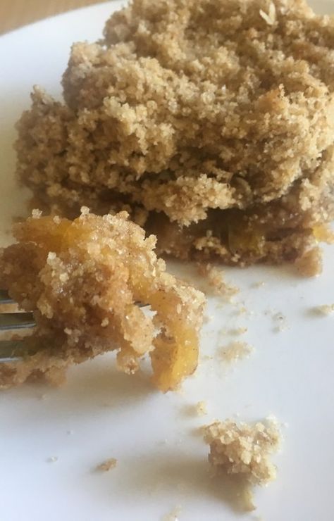 Faux Apple Crisp - Yep! Made with Zucchini! - Zion Family Homestead Faux Apple Pie Zucchini, Mock Apple Crisp With Zucchini, Zucchini Apple Crisp, Zucchini Crisp, Desserts Brownies, Apple Crisp Dessert, Zucchini Cookies, Zucchini Recipes Dessert, Zucchini Crisps