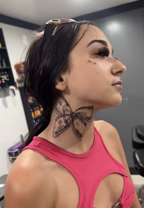 Henna Inspired Tattoos, Pretty Hand Tattoos, Neck Tattoos Women, Wicked Tattoos, Forarm Tattoos, Black Girls With Tattoos, Pretty Tattoos For Women, Tattoos For Black Skin, Dope Tattoos For Women