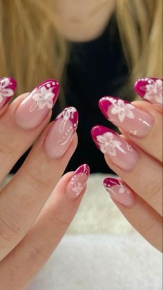 Hawaiian Wedding Nails For Bride, Hibiscus Nail Art Hawaii, French Nails Flower Design, Habisquis Flower Nail, Nails For Hawaii Vacation, Hawaiian Flower Nails Acrylic, Hibiscus Flower Nails, Hawaiian Flower Nails, Summery Nails