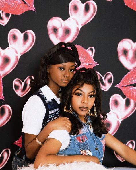 2000s Best Friend Photoshoot, 90s Photoshoot Friends, Bestie Photoshoot Ideas Black 90s, B2k Aesthetic, 2000s Fashion Photoshoot, 2k Photoshoot, Best Friend Birthday Photoshoot, 90s Photo Shoot, 2000s Photoshoot Ideas