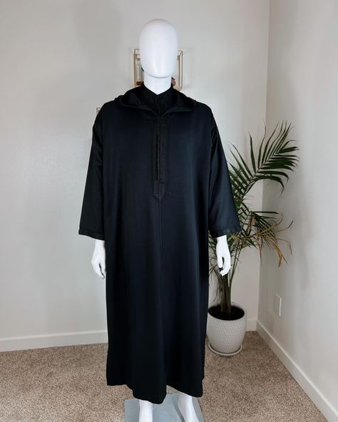 For all the black lovers, this Moroccan Jelaba, falls into two Pieces, a Jalaba +. Jabador, worn together as one outfit, all handmade! #jellaba #jellabamarocaine #djellaba #moroccanthobe #thobe #juba #modest #modestfashion #modestclothing #men #menstyle #muslimwear #abayah #جلابةالمغربية👑 #جلابة_مغربية Jaba For Men, Jubbah Men Fashion, Arbi Jubba, Luxury Black Men's Thobe, Moroccan Jabador For Men, Two Pieces, Modest Outfits, Modest Fashion, Dj