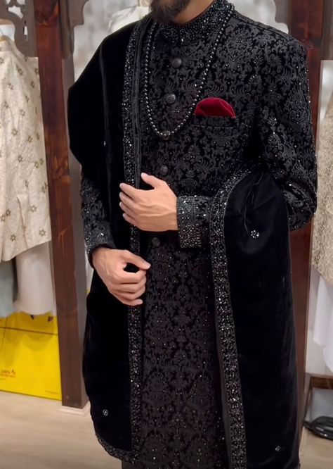 Asian Men Wedding Outfit, Desi Wedding Outfits Men, Men’s Pakistani Wedding Outfit, All Black Sherwani, Desi Men Wedding Outfit, Black Sharvani For Men, Groom Mehendi Dress Designs, Dulha Dresses For Men Pakistan, Wedding Clothes For Dulha