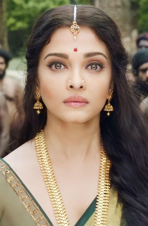 Devi Makeup Look, India Hairstyle, Nose Jewels, 60s Women, Engagement Hairstyles, Bridal Jewelry Vintage, Royalty Aesthetic, South Indian Bride, Aishwarya Rai