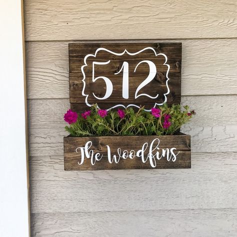 Address Planter, Porch Wall Decor, House Numbers Diy, Porch Wall, Casa Exterior, Front Porch Ideas, House Number, Décor Diy, Teen Room