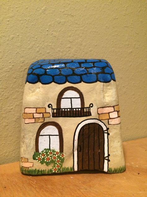 Painted Rock Houses Cottages, Stone Painting House, Painted Rocks Houses, Rock Style Makeup, Rock Painting Houses, House Rock Painting, Painted Rock Houses, House Painted Rocks, Rocks Design