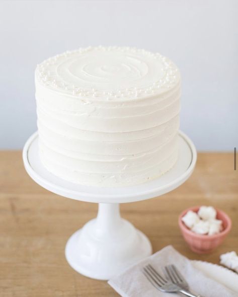 Gender Reveal Cake Simple White, Plain White Cake Simple, All White Gender Reveal Cake, White Minimal Cake, Gender Reveal Cake Ideas Simple White, Minimalist White Cake, White Gender Reveal Cake, Gender Reveal Cake Ideas Simple, White Baby Shower Cake