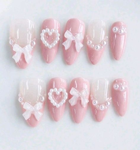 Fake Nails Designs Pink, Bows And Pearls Nails, Nail Art Aesthetic Pink, Nails French Ideas, Pearl Heart Nails, Cute Nails With Charms, Pink Aesthetic Nails, Uñas Cute, Pearls Nails