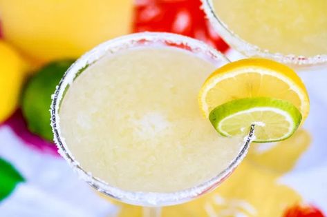 The Yummiest Non-Alcoholic Margarita Ever - The Super Mom Life Nonalcoholic Margarita, Margarita Mocktail Recipe, Non Alcoholic Margarita, Virgin Margarita, Margarita Salt, Kid Foods, Margarita Day, National Margarita Day, Lemon-lime Soda